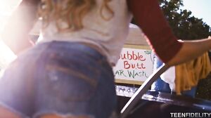 Sophia Leone - Bubble Butt Carwash 4's Cam show and profile
