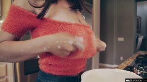 Ella Knox - Big Titty Latina In 4K's Cam show and profile