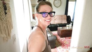 Horny Mature MILF Autumn Hires A Contractor But Has Other Plans For Him's Cam show and profile